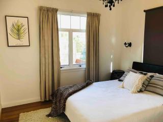 Tauranga Home & Flat for Groups - Limited Specials - 2