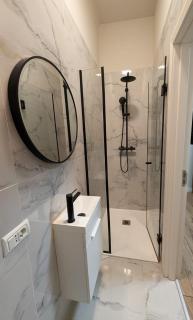 Universitate Suite - 2 Baths - 2 Mins to Old Town - 6