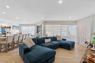 Stonesthrow Beach House Watch the Waves roll in - 9