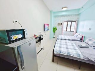 Comfort Stay Shore Residences Near MOA - 1