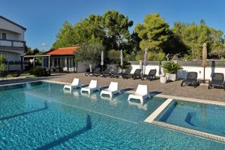 Suva Punta, No 3 - 8