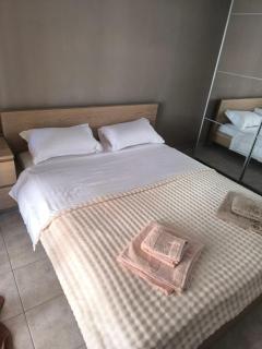 PEREA Luxury aprt with balcony and Free Save Parking with Remote Control - 7