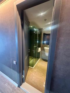 Batumi Heritage Apartment - 5