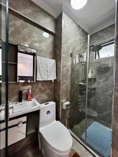 Luxury 2 BR with Balcony Kilimani Nairobi - 2