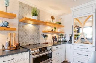 Luxury Waterfront Three Bedrooms Unit with Bay Views - 5