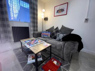Cardiff Coach House - Log Fire but NO Hot Tub - 6