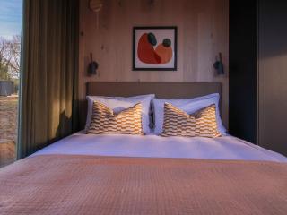 Stylish Mirrored Cabin with Sauna & Plunge Pool - 7