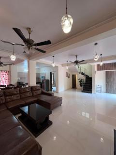 Royal Villa 2 - Luxurious 2BHK Villa with Huge Pvt Swimming Pool - 3