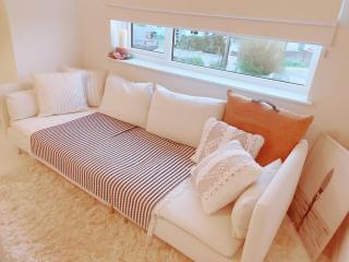 Entire Apartment in Pretty Coastal Village - 9