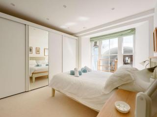3 Bed in Tenby oc-fb301 - 3