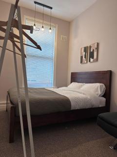Spacious Victorian Apt Sleeps 5 Parking available - 3
