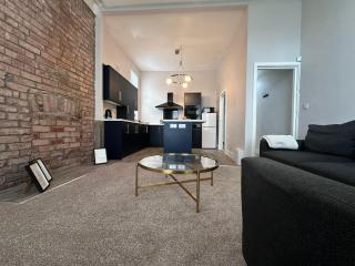 Spacious Victorian Apt Sleeps 5 Parking available - 0