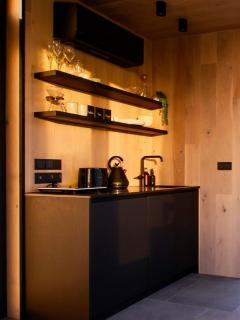 Luxury Mirrored Cabin with Hot Tub & Sauna - 8