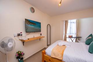 Skylax Stays at Balozi Suites , King Bed ,A Free Airport Pickup - 2