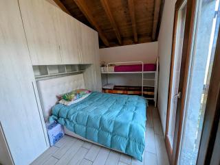 Lake-view chalet with swimming pool - 2