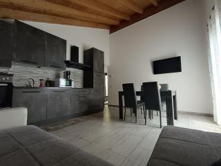 Lake-view chalet with swimming pool - 1