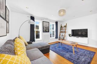 Lovely 3 Bedroom House Short Term Rental & Flexible Renting Limehouse with private parking and garden! - 2