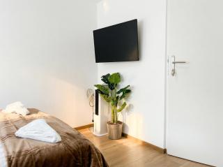 Modern 3-Bedroom Apartment with Balcony near Belvedere Palace - 3