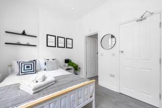 High Spec Two-Bedroom Apartment Short Term Rental & Flexible Renting Shoreditch With Free WiFi - 6