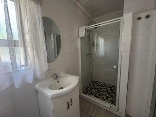 8 Ibis Lane Guest House - 3