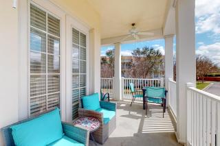 W440 - Classy Condo With Private Balcony at Reunion - 9