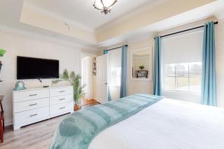 W440 - Classy Condo With Private Balcony at Reunion - 6