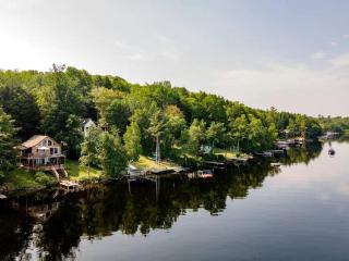 Lakefront Cabin Beautifully Design with Deck in Maine - 5