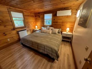 Lakefront Cabin Beautifully Design with Deck in Maine - 4