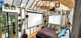 Exclusive Cabin Rental on Grant Island, with Access to Hot Tub and Lakeside Activities - 1