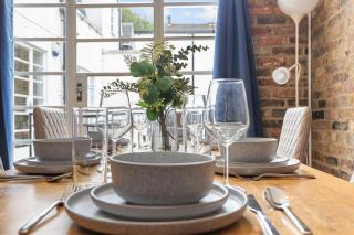5 Bed 2 Bath Private House with Balcony - London - 5