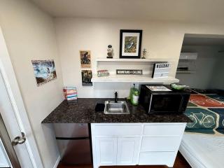 Charming accessibility aid-Accessible Tiny House with Patio near Wichita Mountains – Medicine Park, OK - 8