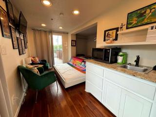 Modern Tiny House Stay with Private Rooftop Deck by Wichita Mountains Wildlife Refuge – Medicine Park, OK - 9