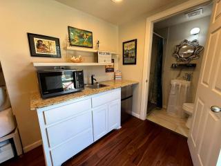 Modern Tiny House Stay with Private Rooftop Deck by Wichita Mountains Wildlife Refuge – Medicine Park, OK - 2