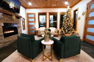 Electrifying Family Cabin with Mini Golf, Arcades & EV Charger Near Beavers Bend State Park | Broken Bow, Oklahoma - 0