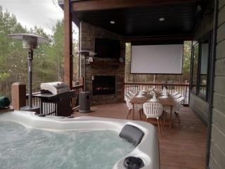 Electrifying Family Cabin with Mini Golf, Arcades & EV Charger Near Beavers Bend State Park | Broken Bow, Oklahoma - 6