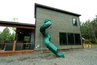 Electrifying Family Cabin with Mini Golf, Arcades & EV Charger Near Beavers Bend State Park | Broken Bow, Oklahoma - 3