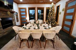 Electrifying Family Cabin with Mini Golf, Arcades & EV Charger Near Beavers Bend State Park | Broken Bow, Oklahoma - 2