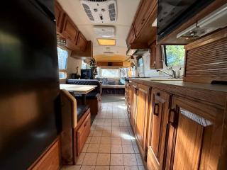 Scenic Airstream with Hot Tub and Firepit, Perfect for a Romantic Glamping Getaway for Couples - 4