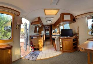 Scenic Airstream with Hot Tub and Firepit, Perfect for a Romantic Glamping Getaway for Couples - 2