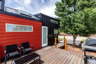 Discover Red Mountain Beauty: Spacious Tiny House in Apple Valley, Utah - 9
