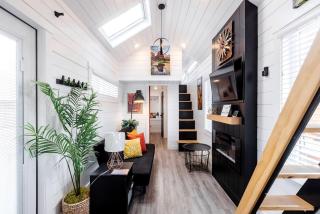 Discover Red Mountain Beauty: Spacious Tiny House in Apple Valley, Utah - 8