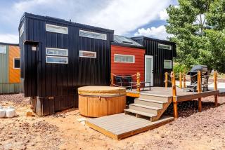 Discover Red Mountain Beauty: Spacious Tiny House in Apple Valley, Utah - 7