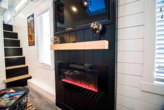 Discover Red Mountain Beauty: Spacious Tiny House in Apple Valley, Utah - 5