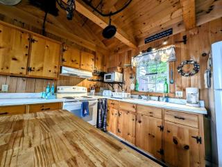 Stunning Waterfront Cabin on Flanders Pond for an Amazing Family Adventure in Sullivan, Maine - 6