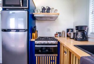 Relaxation Awaits: Cozy Modern Tiny Home with Private Deck Near Zion in Utah - 1