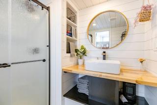 Zion's Gateway: Fully Equipped Tiny Home for Your Utah Exploration! - 0
