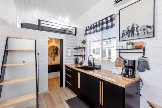 Zion's Gateway: Fully Equipped Tiny Home for Your Utah Exploration! - 4
