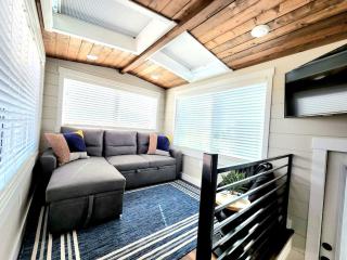 Gateway to Adventure: Tiny Home Getaway Near Zion National Park in Apple Valley - 6