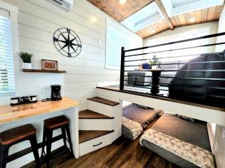 Gateway to Adventure: Tiny Home Getaway Near Zion National Park in Apple Valley - 3
