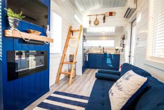 Chic Coziness: Fully Equipped Original Tiny House in Apple Valley - 1